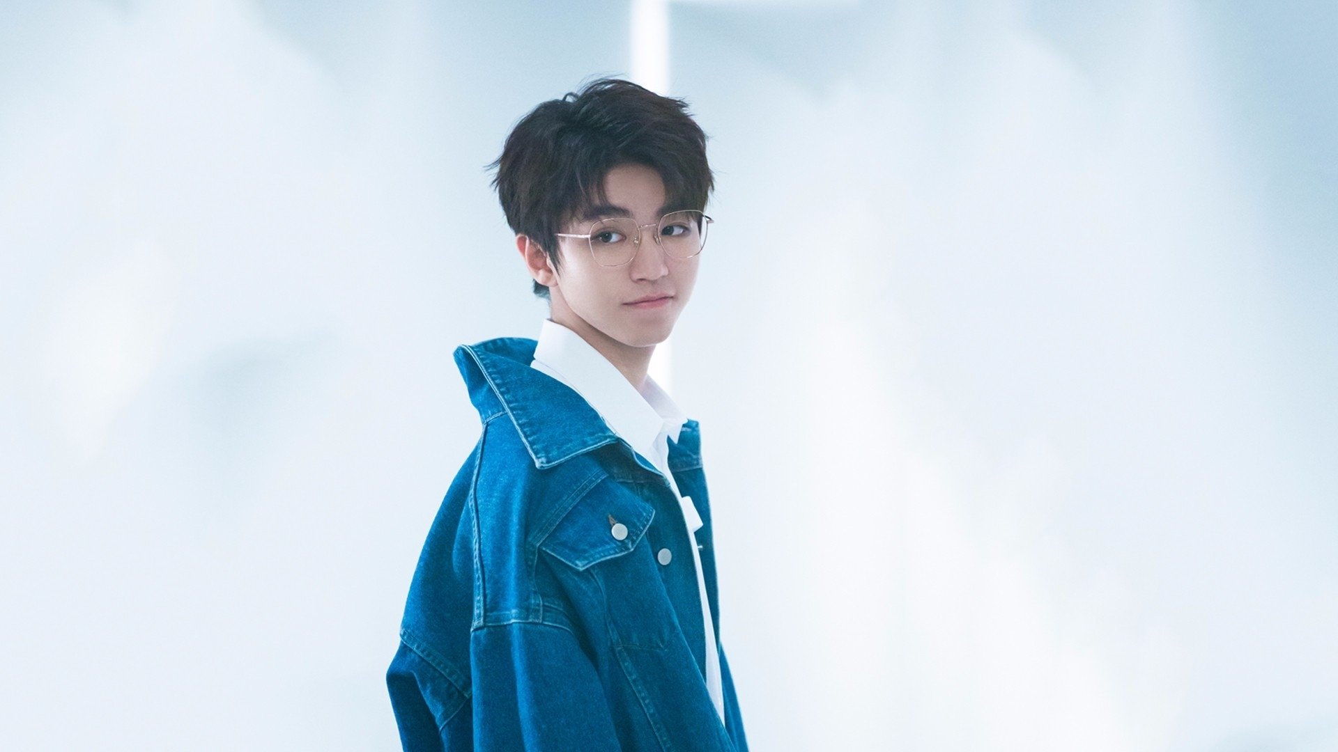 开云体育博彩-_老鹰速度快，场上节奏紧凑激烈_，老鹰飞得快不快