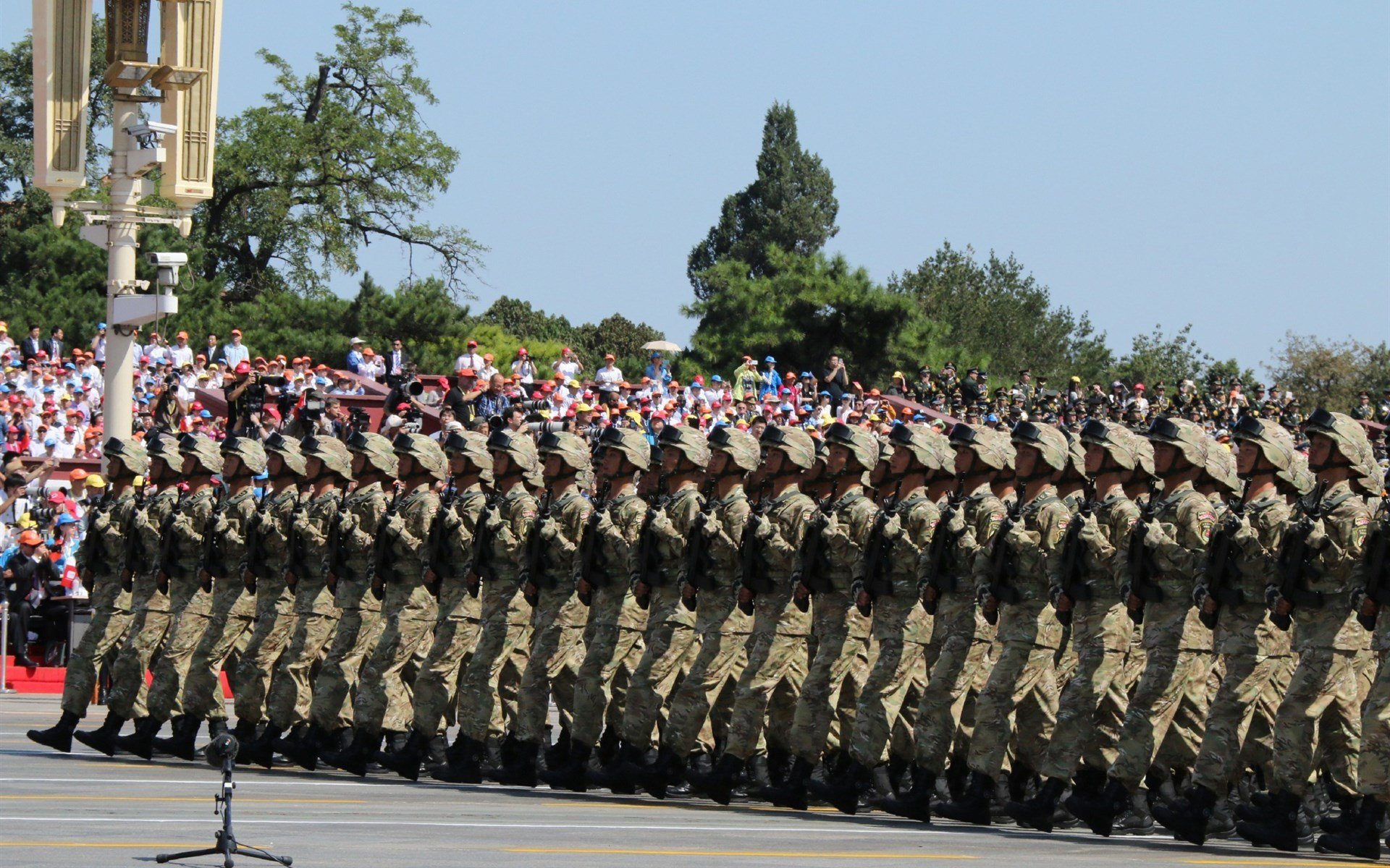 “法甲精彩瞬间不断：明星攻防引爆全场”，明星队vs98法国队