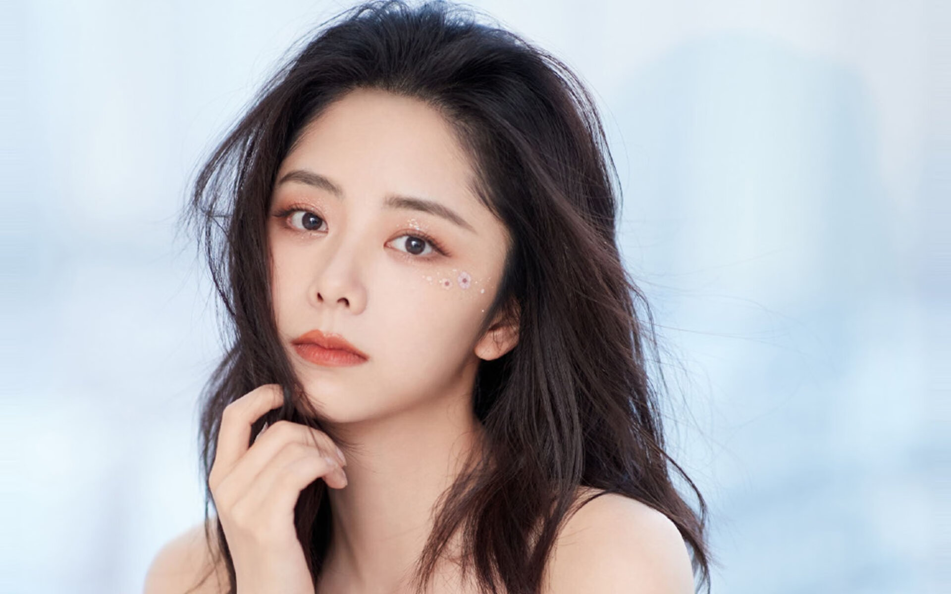 葡萄牙骑手玛丽亚·卡埃塔诺在2024年葡萄牙盛装舞步锦标赛中获得个人赛铜牌，展现坚韧精神。