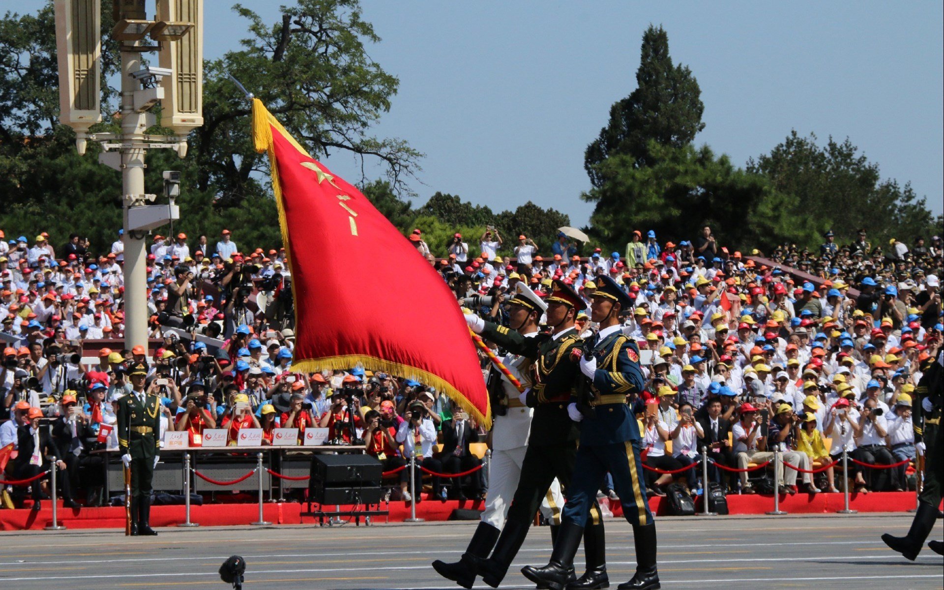 哈德斯菲尔德加强逼抢减少对手控球时间，哈德斯菲尔德对雷丁